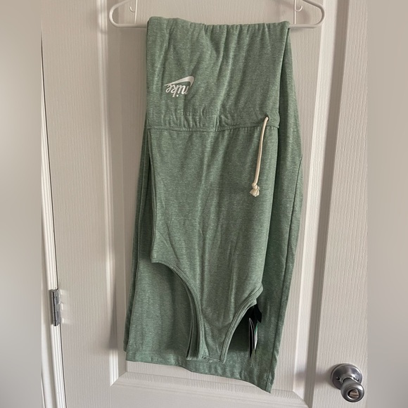 Nike new cotton jumpsuit size XL. - Picture 2 of 6